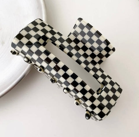 Checkerboard claw clip